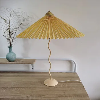 Настольная лампа Ретро плиссированный зонт с абажуром в скандинавском стиле, средневековая Корейская прикроватная лампа для главной спальни, качели, прямая поставка