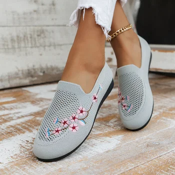 Летние мягкие женские туфли на плоской подошве с вышивкой, дышащие вязаные кроссовки, женская повседневная обувь с цветами в китайском стиле, новинка 2023 года